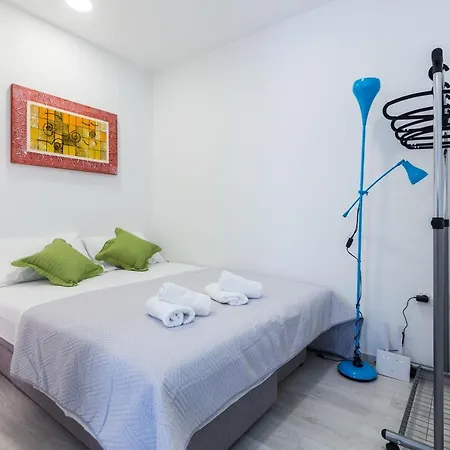 2sis Apartment *